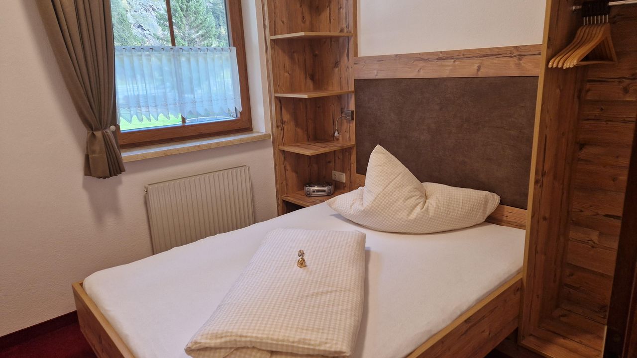 Einbettzimmer mit französischem Bett Einbettzimmer mit französischem Bett